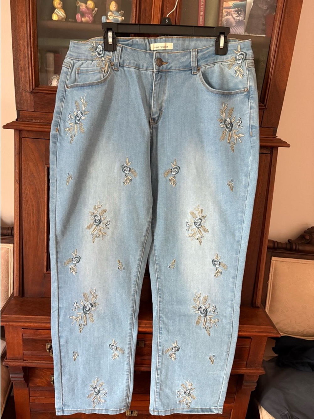 Angel +Premium: 16W light  Blue Wide-Leg Embroidered Jeans
